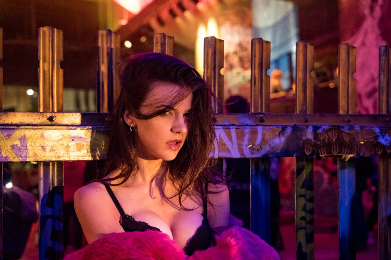 40mm at f/2.8, ISO 6400, 1/80 sec